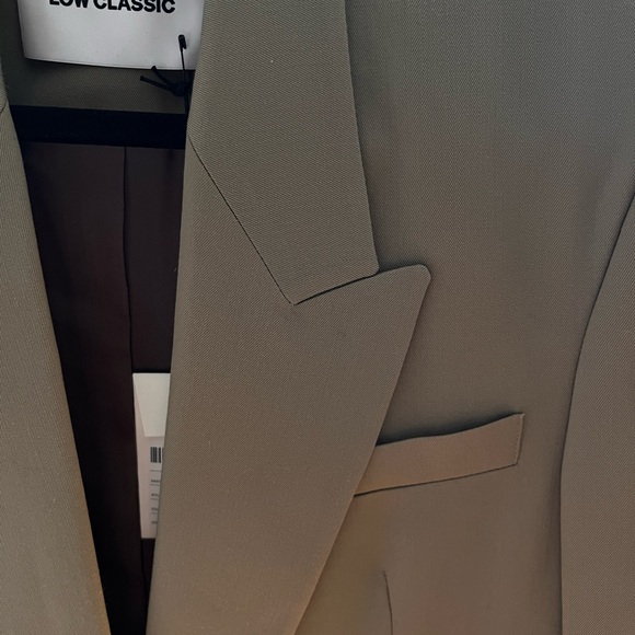 Low Classic Beige Wool Blazer - Picture 6 of 6